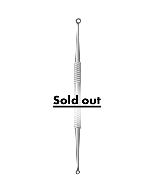 Acne and blackhead removal tool with different sized loops with a thick edge